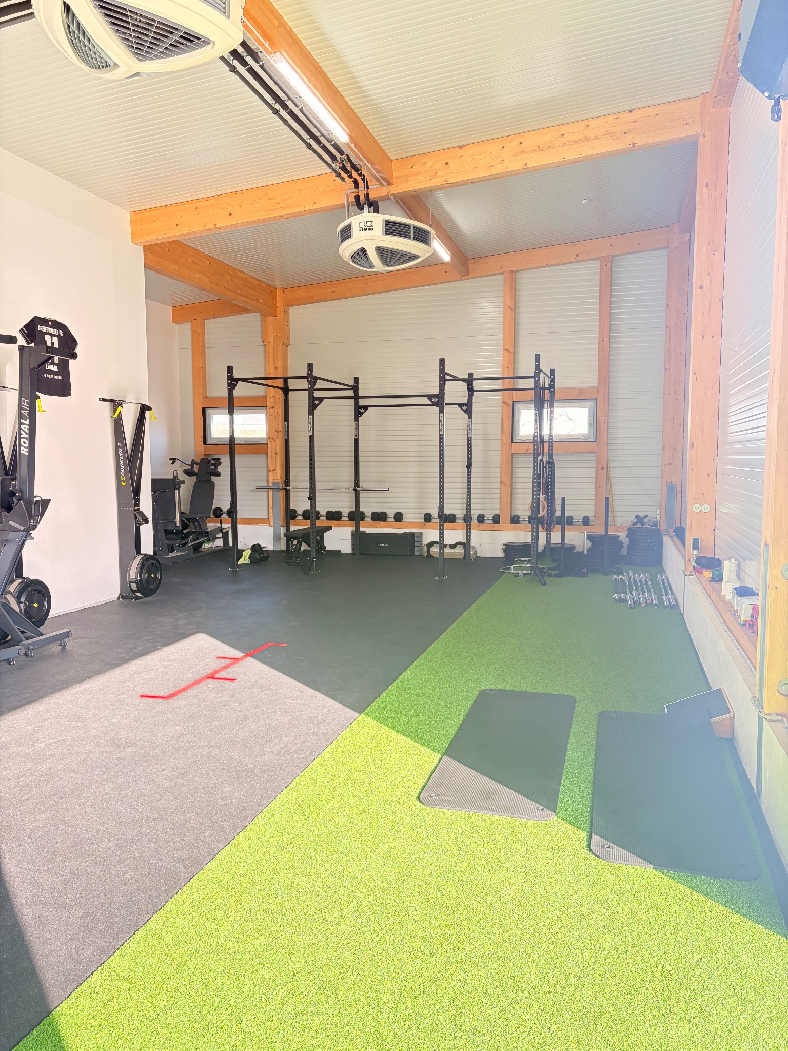 Sportphysiotherapie Trainingsraum bei W&W Physio Greifswald – KGG Geräte und Sportrehabilitation